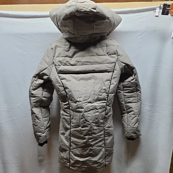 Canada Weathergeae Women's Hooded Quilted Puffer Coat - Gray - Picture 6 of 6